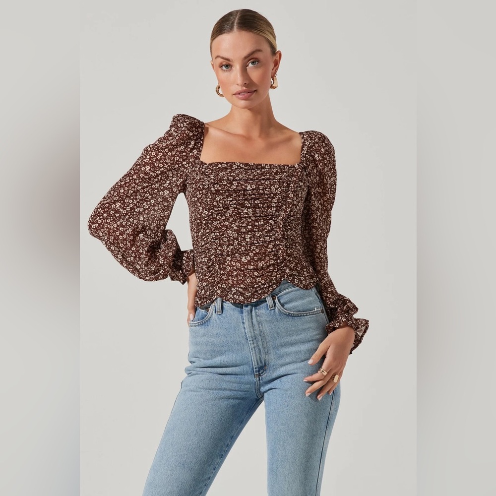 NEW WITH TAGS!! ASTR the Label Tonina Floral Puff Sleeve Top